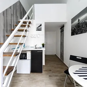 Rio's Stylish Flats Будапешт